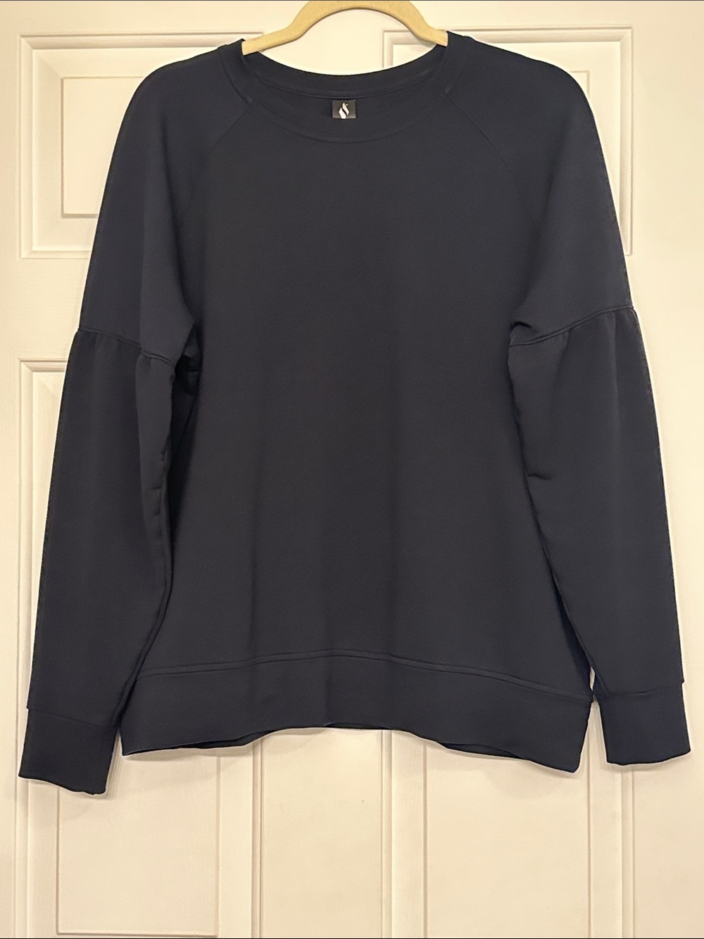 Skechers Women's Black Crewneck Pullover Sweatshirt